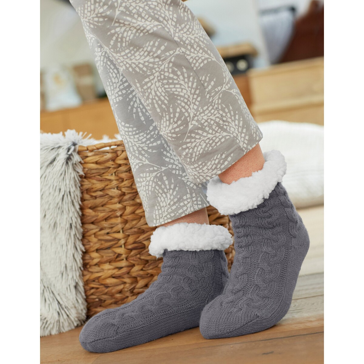 Blancheporte Bačkorové ponožky s copánkovým vzorem a protiskluzovou úpravou šedá 3637