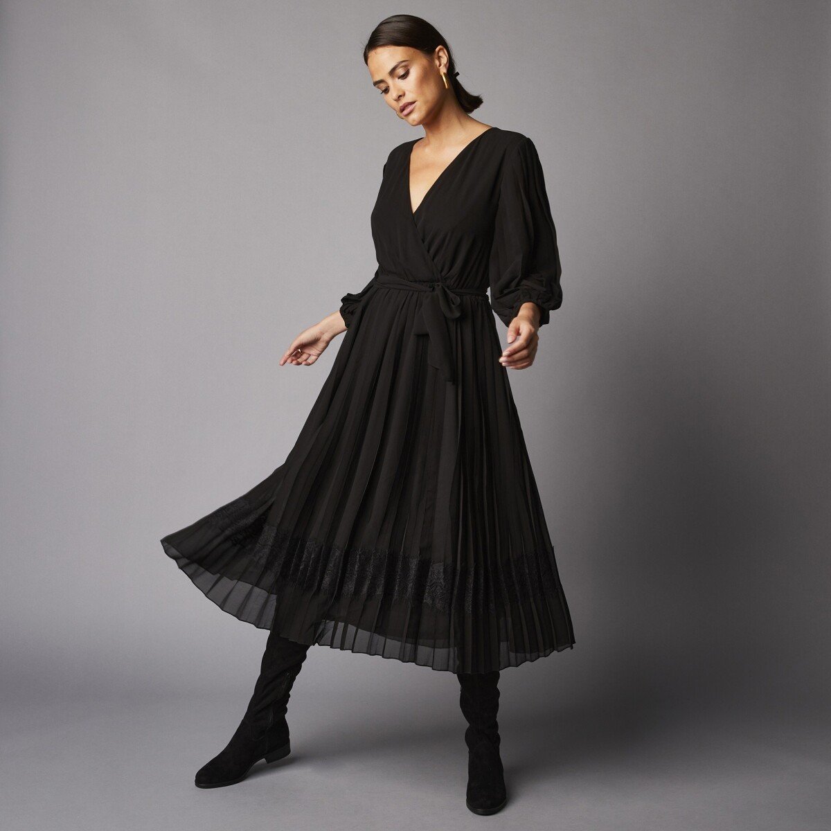 Blancheporte Dlouhé šaty s překřížením z plisovaného voálu a krajky černá 36