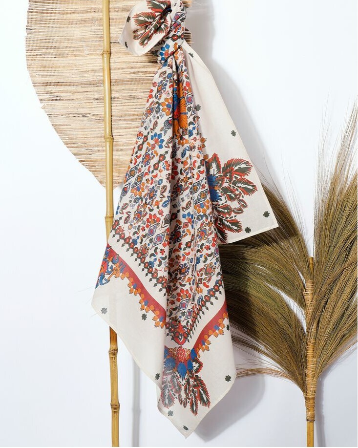 Blancheporte Šátek s potiskem drobného vzoru 100 x 100 cm, vyrobeno ve Francii režná 100x100cm